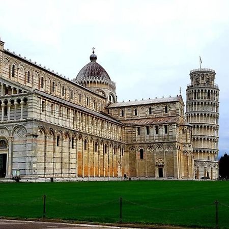 Tra Miracoli E Cavalieri Apartamento Pisa Exterior foto