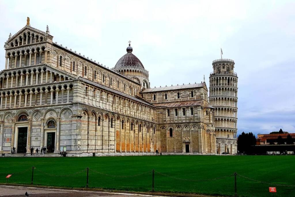 Tra Miracoli E Cavalieri Apartamento Pisa Exterior foto